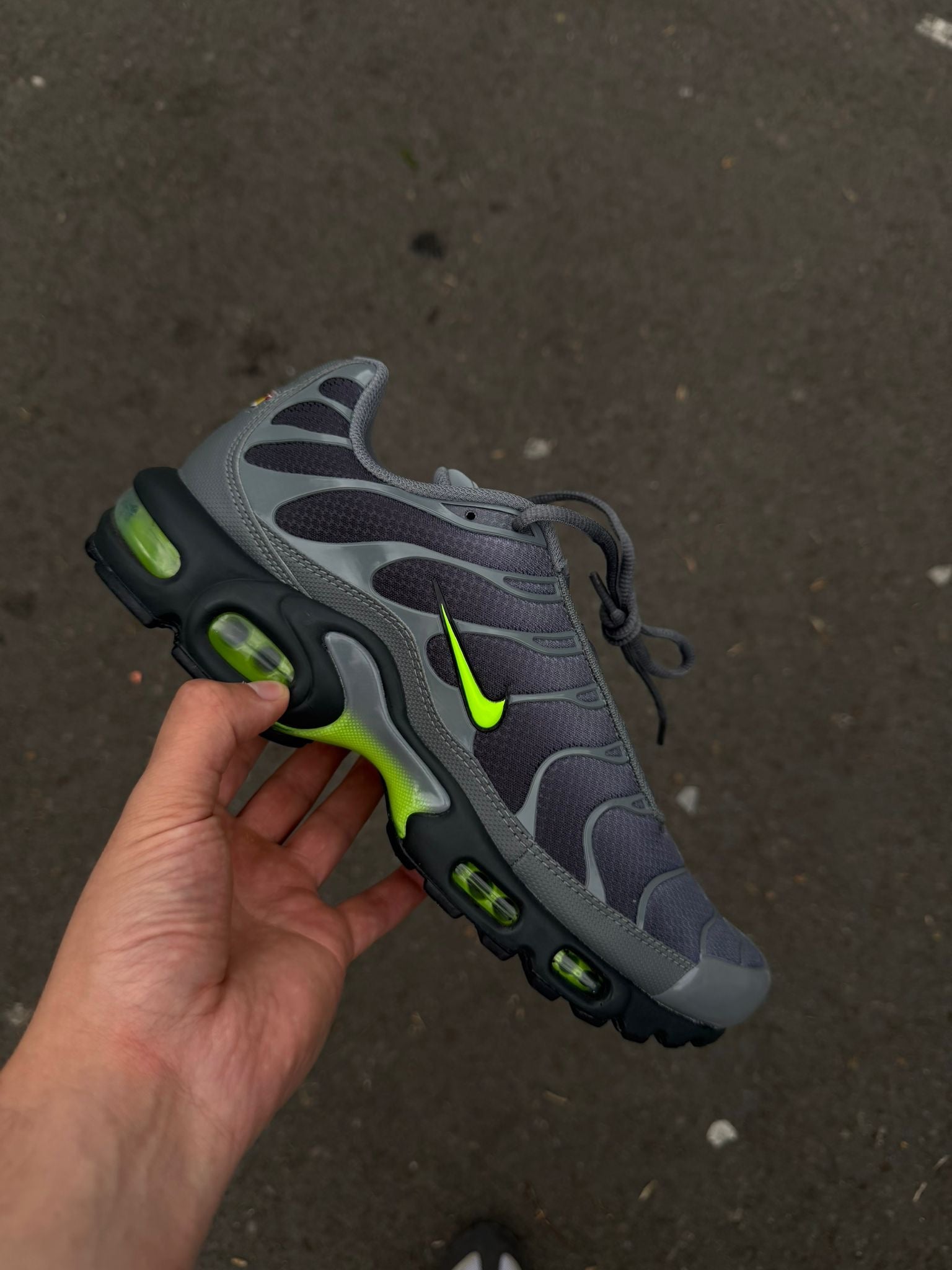 Nike-Air max plus TN, Neon Grey volts
