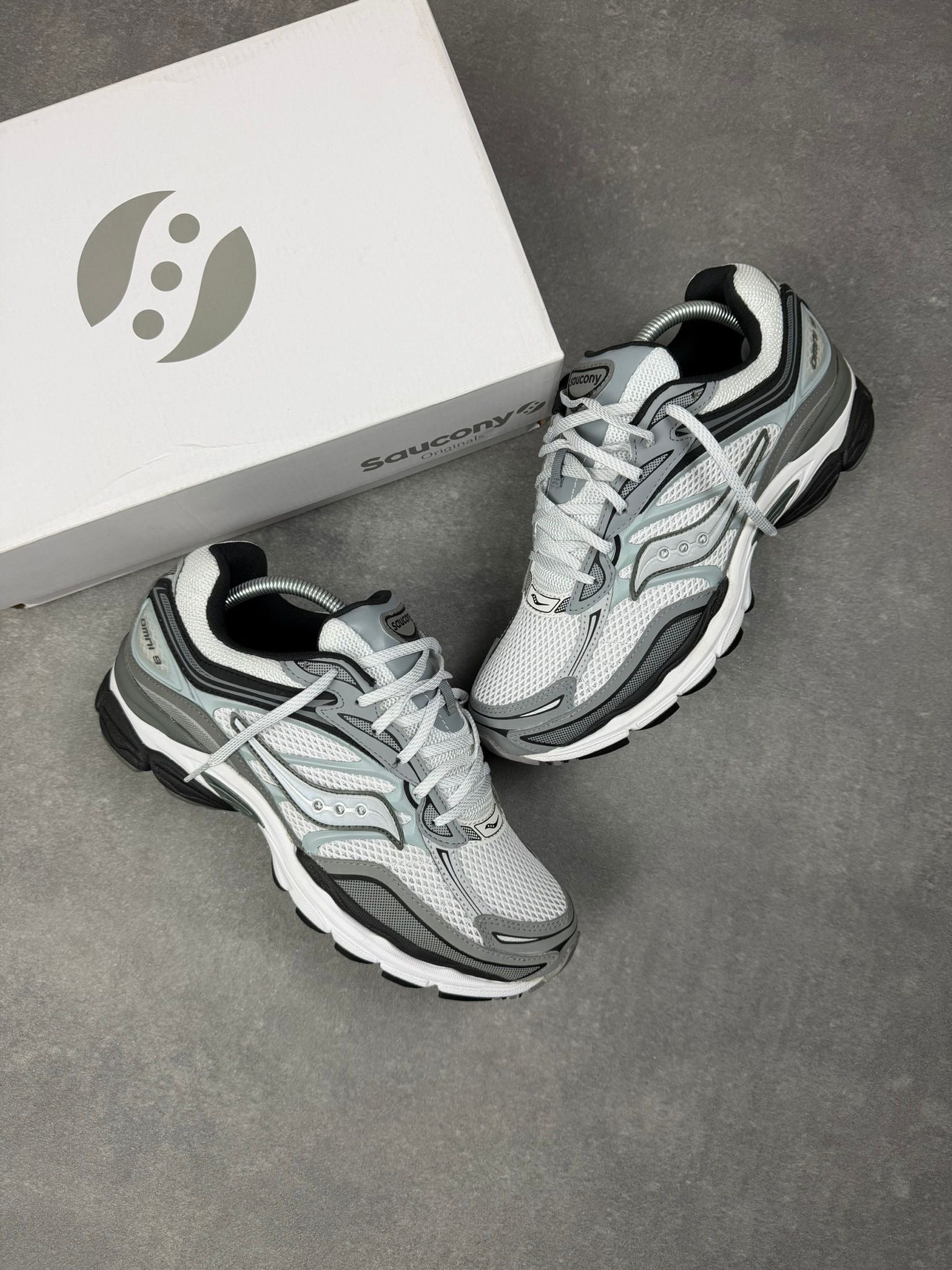 Saucony ProGrid Omni 9 White Grey