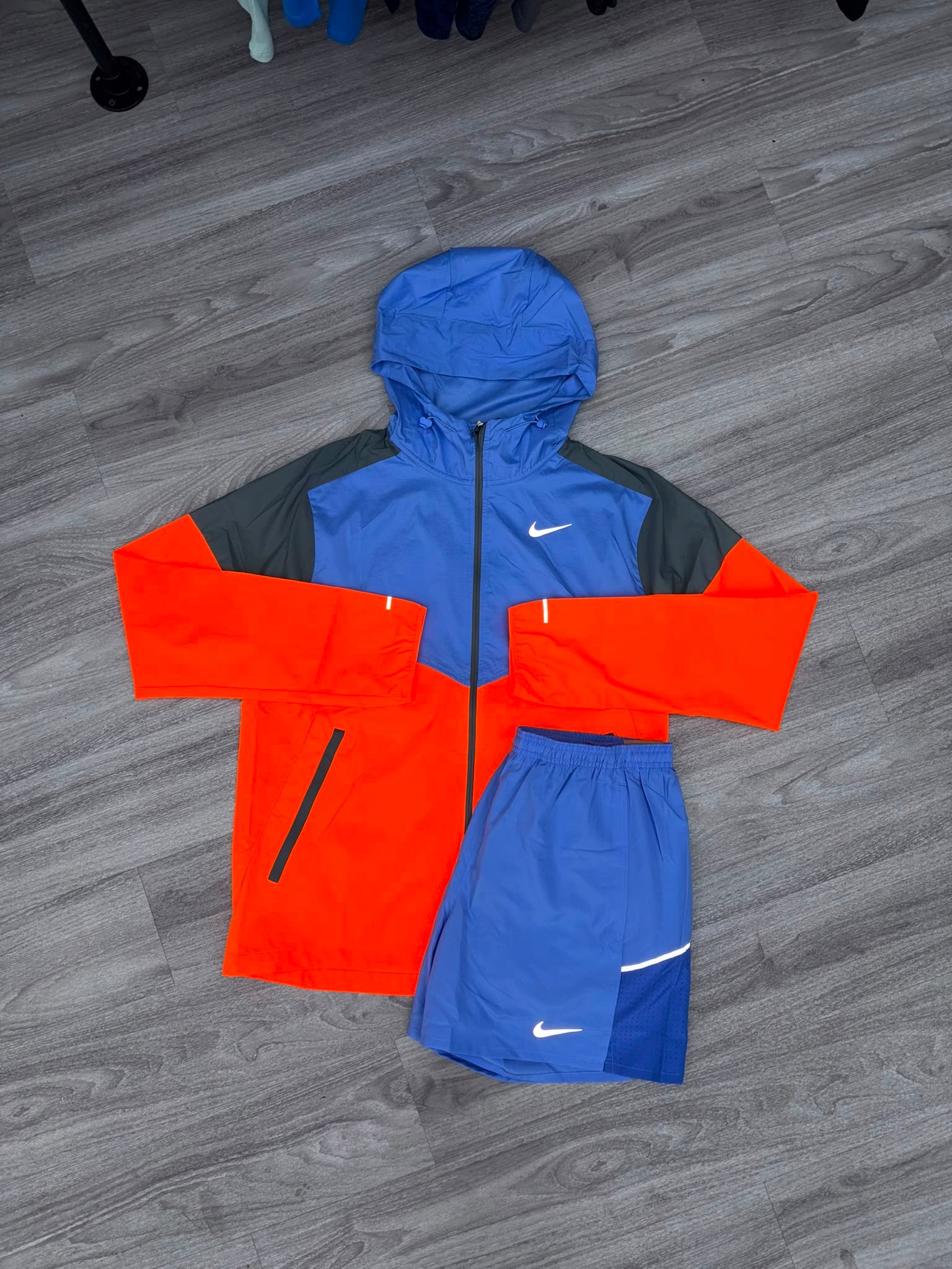 Nike Impossibly Light UV Windrunner Set